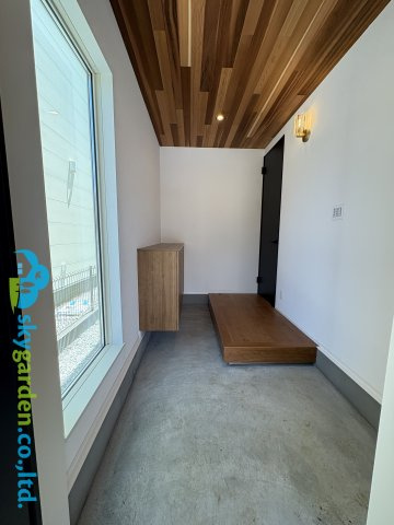 藤沢市片瀬山１丁目　全2棟２号棟の玄関|シンプルで使いやすい玄関です