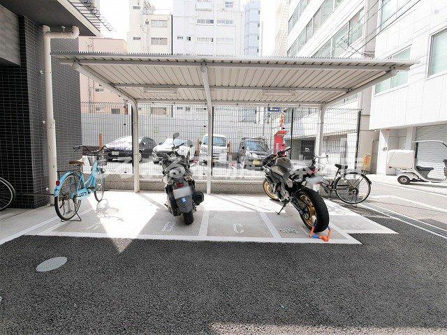 プレサンス堺筋本町駅前の駐車場