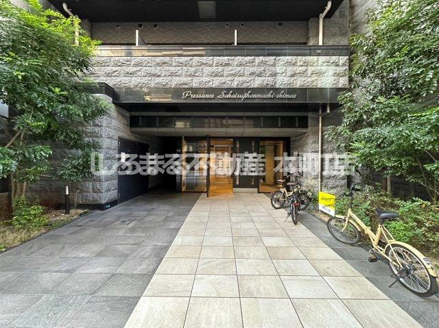 プレサンス堺筋本町駅前のエントランス