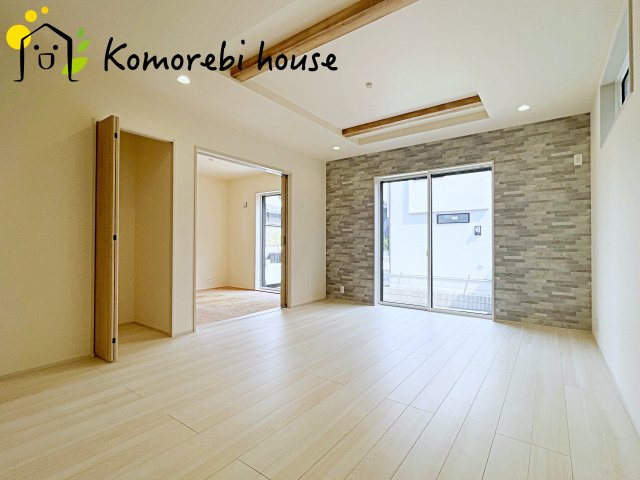 北本市中丸7丁目　新築一戸建て　ブルーミングガーデン　11の居間・リビング|26.7.30　撮影済み