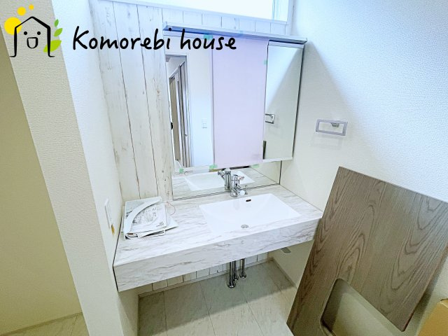 北本市中丸7丁目　新築一戸建て　ブルーミングガーデン　11の独立洗面台|26.7.30　撮影済み