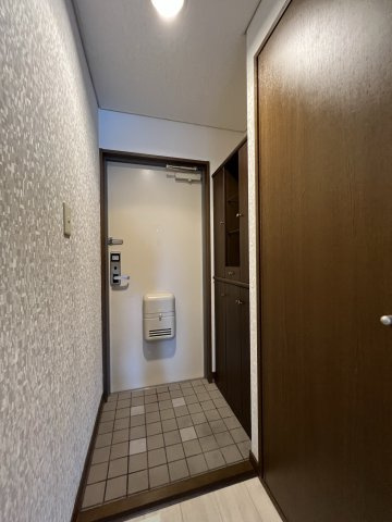 グローリア壱番館の玄関