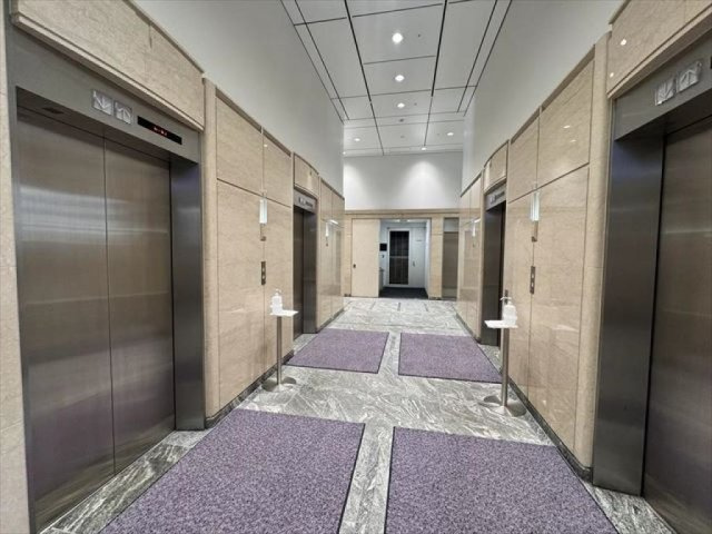 コンワビルのエントランス