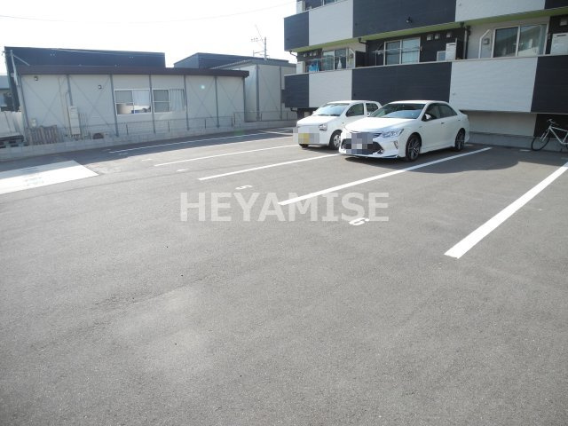 MODERN PALAZZO 諫早Luceの駐車場