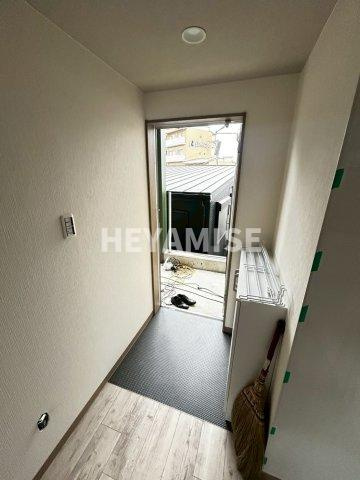 エイジス石神の玄関|同物件の別同室の写真となります。現状を優先します。