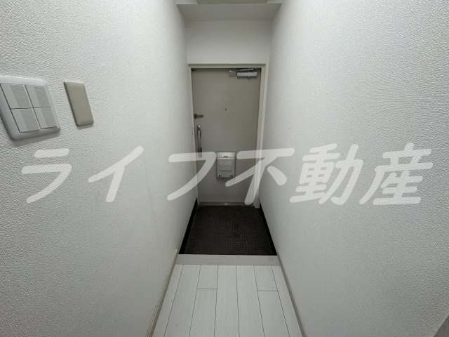 八戸ノ里グランドマンションA棟の玄関