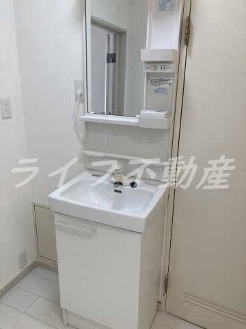 八戸ノ里グランドマンションA棟の独立洗面台|使いやすい独立洗面台です