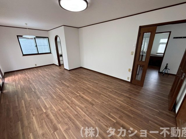 【居間・リビング】 | 市原市泉台4丁目　中古戸建