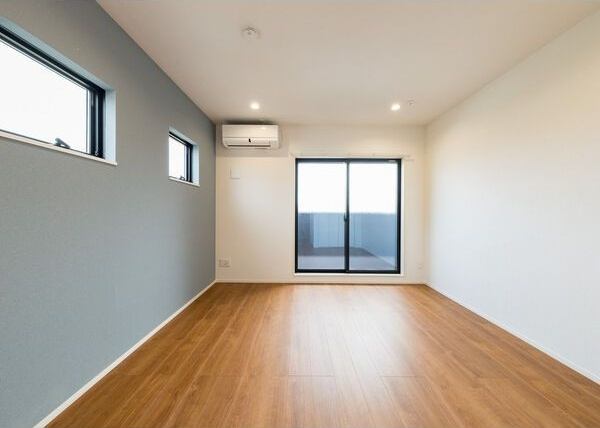 トラスティ桜本町の居間・リビング