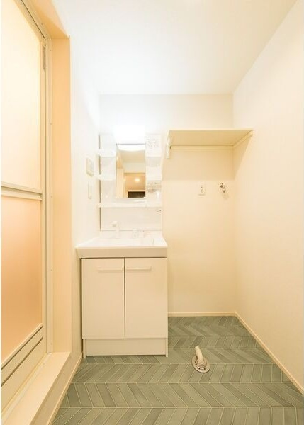 トラスティ桜本町の洗面所