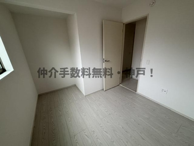 【洋室】 | 神戸市垂水区西舞子9丁目　新築戸建1号棟　仲介手数料無料！ | 落ち着いた色調の洋室です