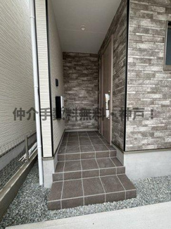 【玄関】 | 神戸市垂水区西舞子9丁目　新築戸建1号棟　仲介手数料無料！ | きれいな玄関です