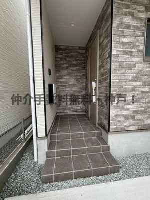【玄関】 | 神戸市垂水区西舞子9丁目　新築戸建1号棟　仲介手数料無料！ | きれいな玄関です
