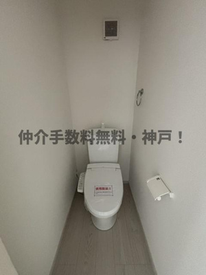 【トイレ】 | 神戸市垂水区西舞子9丁目　新築戸建1号棟　仲介手数料無料！ | 清潔感のあるトイレです