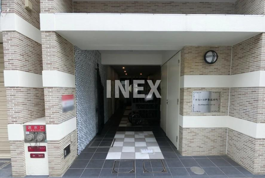 横浜市中区伊勢佐木町５丁目の賃貸マンションのエントランス