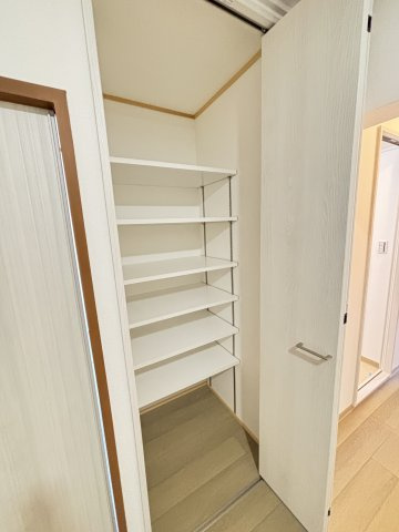 北柏ライフタウン松葉町五丁目第一団地１６号棟の収納