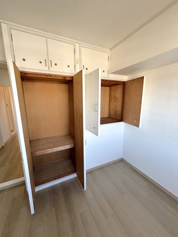北柏ライフタウン松葉町五丁目第一団地１６号棟の収納