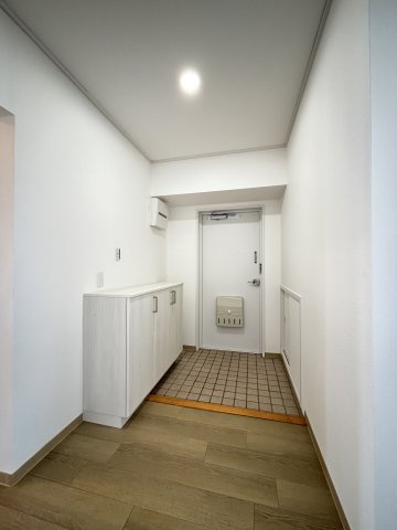 北柏ライフタウン松葉町五丁目第一団地１６号棟の玄関