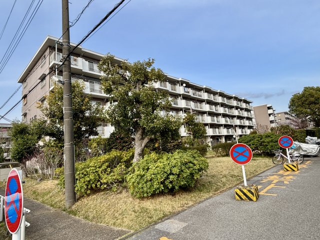 北柏ライフタウン松葉町五丁目第一団地１６号棟の外観