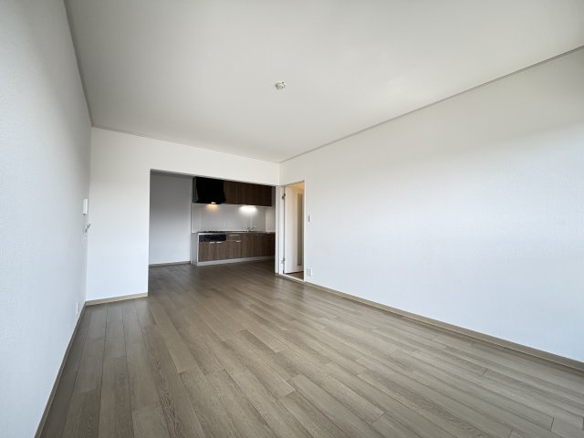 北柏ライフタウン松葉町五丁目第一団地１６号棟の居間・リビング