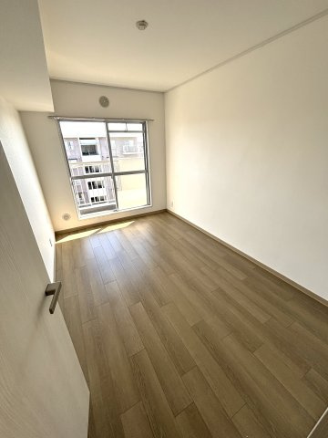 北柏ライフタウン松葉町五丁目第一団地１６号棟の洋室