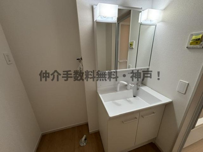 【独立洗面台】 | 神戸市垂水区西舞子9丁目　新築戸建2号棟　仲介手数料無料！ | 使いやすい独立洗面台です