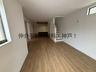 【居間・リビング】 | 神戸市垂水区西舞子9丁目　新築戸建2号棟　仲介手数料無料！ | リビングです