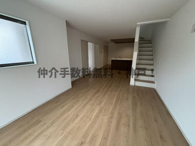 【居間・リビング】 | 神戸市垂水区西舞子9丁目　新築戸建2号棟　仲介手数料無料！ | リビングです