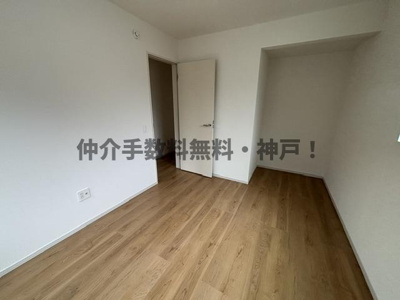 【洋室】 | 神戸市垂水区西舞子9丁目　新築戸建2号棟　仲介手数料無料！ | 広々とした洋室です