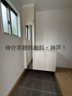 【玄関】 | 神戸市垂水区西舞子9丁目　新築戸建2号棟　仲介手数料無料！ | シンプルで使いやすい玄関です