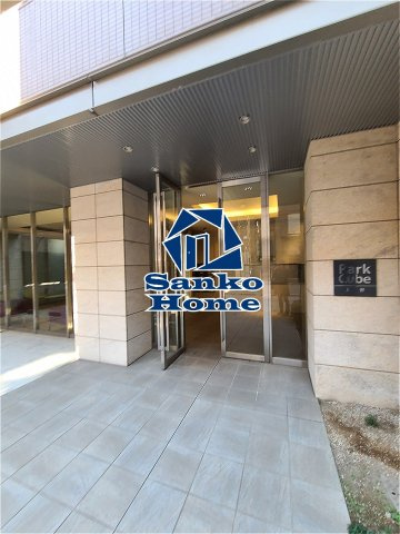 パークキューブ上野のエントランス