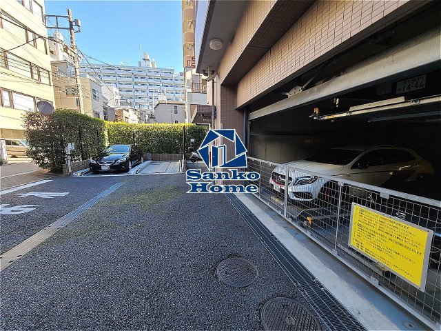 パークキューブ上野の駐車場