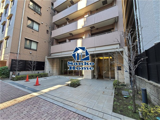 パークキューブ上野のエントランス