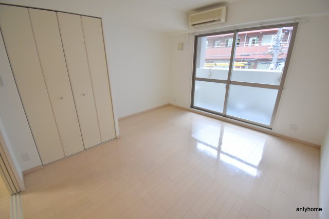 ヴィレッジ蔵人 仲介手数料無料の洋室