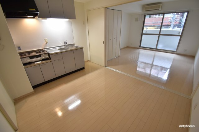 ヴィレッジ蔵人 仲介手数料無料の居間・リビング