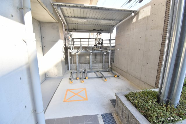 MDI.J Esaka Court　仲介手数料無料の駐車場