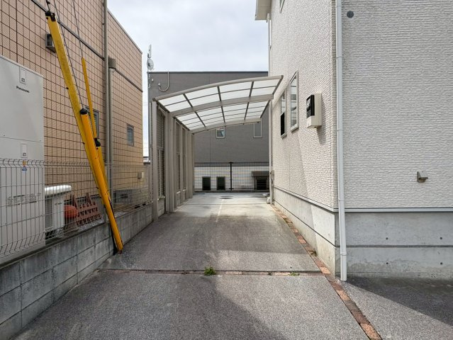 香南市野市町西野中古戸建の駐車場|車をお持ちの方に嬉しい駐車場付きの物件です