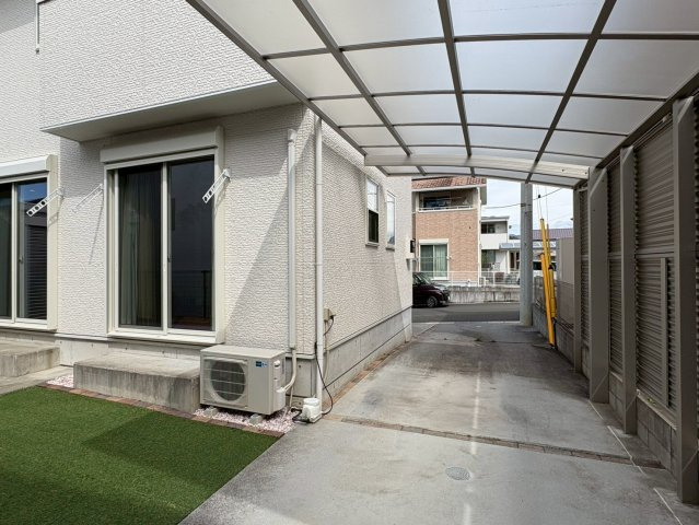 香南市野市町西野中古戸建の駐車場