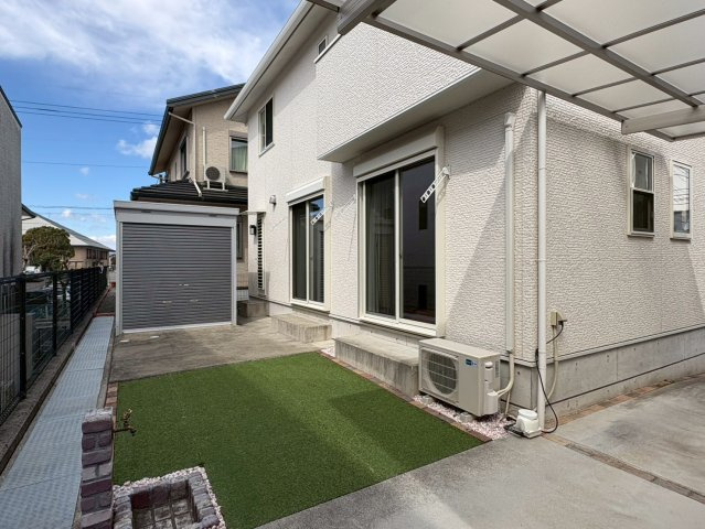 香南市野市町西野中古戸建の庭|外観もきれいです