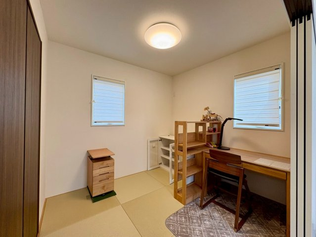 香南市野市町西野中古戸建の和室|独立洗面化粧台付き☆