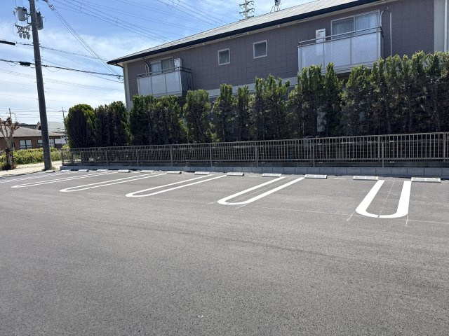 アンクレールの駐車場