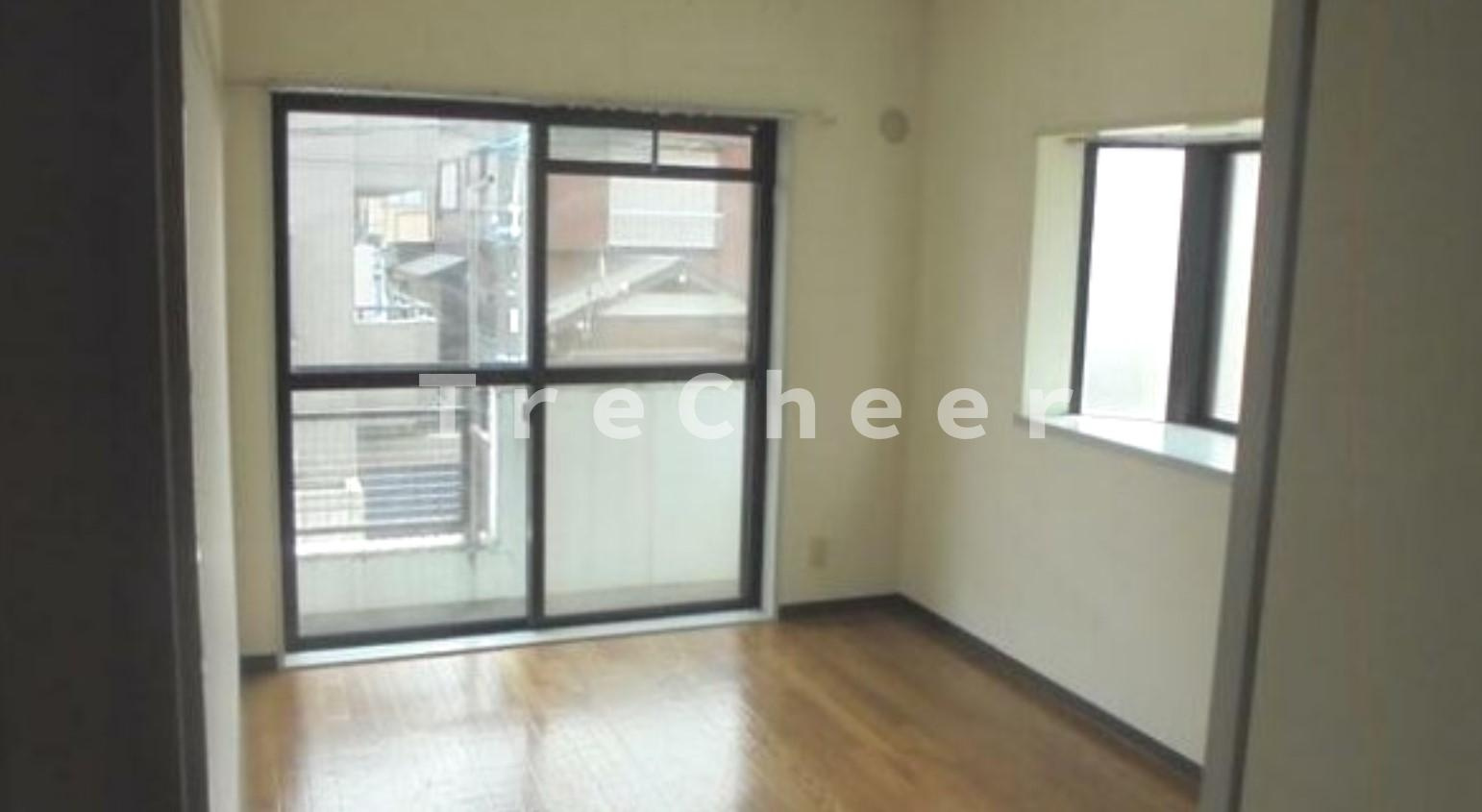 ロイヤルプラザの居間・リビング