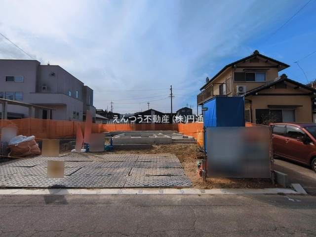 ブルーミングガーデン窯町の前面道路含む現地写真