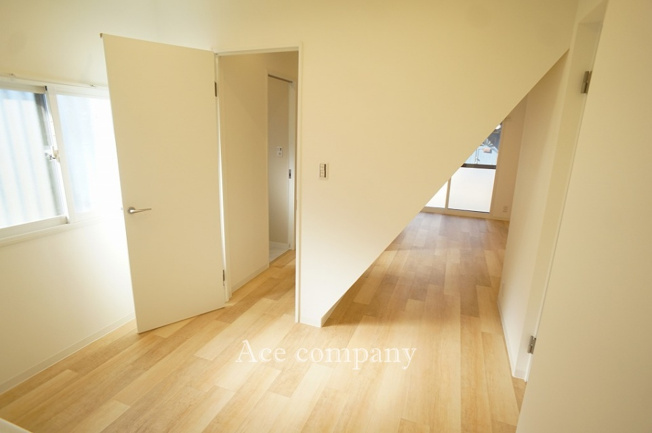 【キッチン】 | 八尾市萱振町3丁目 | 【キッチンスペース】階段も張替え済みでキレイです☆