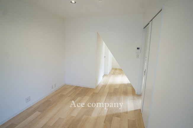 【内装】 | 八尾市萱振町3丁目 | 【1階：洋室6帖】リニングやダイニングの替わりにも♪