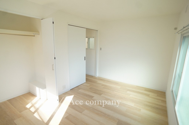 【寝室】 | 八尾市萱振町3丁目 | 【2階：洋室6.7帖】クローゼット完備です♪