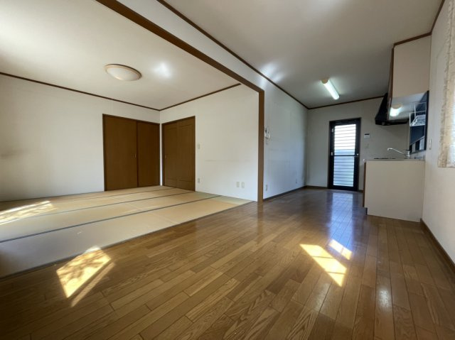 北条戸建のキッチン|リビングキッチンです。