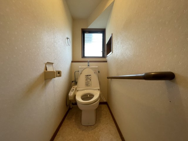 北条戸建のトイレ|1階トイレです。