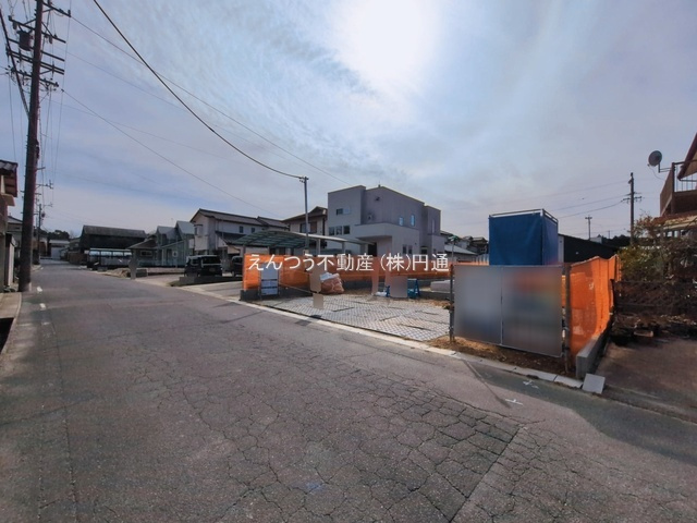 ブルーミングガーデン窯町の前面道路含む現地写真