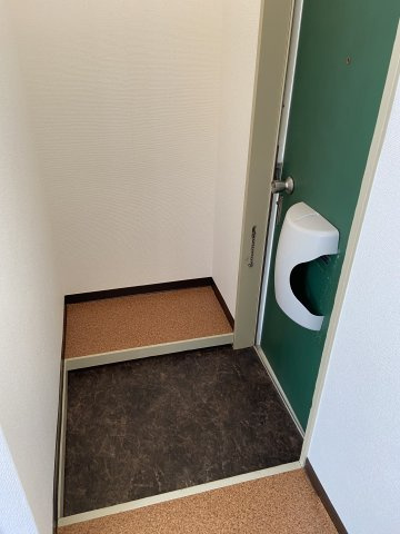 ＬＡハイムの玄関|※同じタイプの間取です。実際の色や建具は異なります。